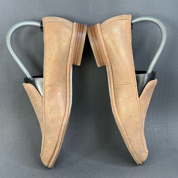 DONALD J PLINER Tamryn leather Beige gold slip on loafer shoes womens size 6.5